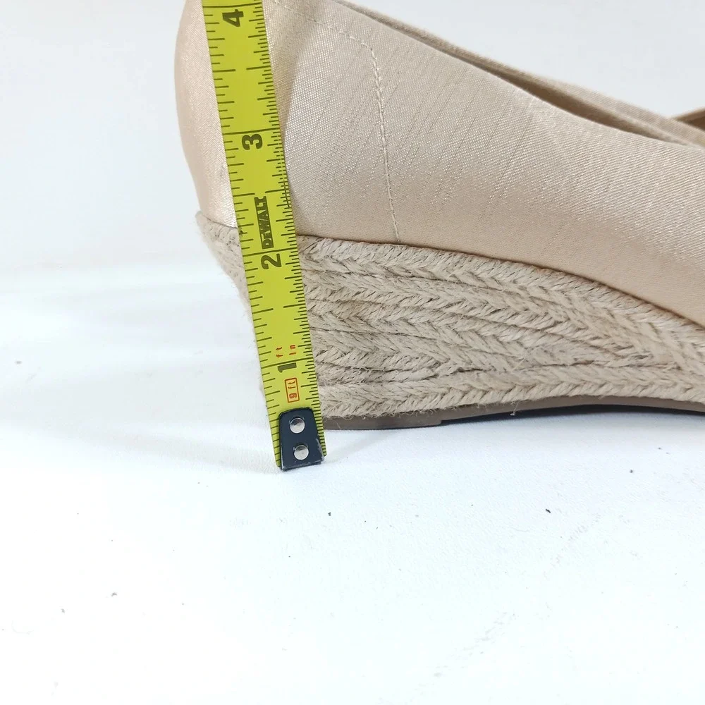 Easy Street Womens Espadrille Wedge Sandals Champagne Gold Peep Toe 31-8954 9.5N